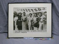 藏品(紀念抗日戰爭相關照片—我空軍 帶百餘萬份傳單空投日本凱旋歸來武漢婦女協會前往機場慰問（翻拍）)的圖片